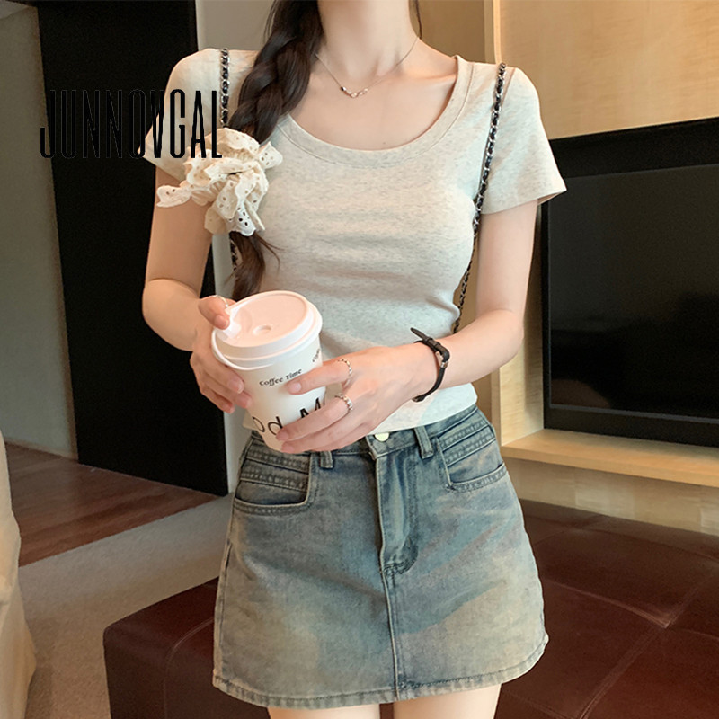 Junnovgal เสื้อยืดแขนสั้น คอยู เข้ารูป เข้ากับทุกการแต่งกาย สไตล์ใหม่ สําหรับผู้หญิง 2024