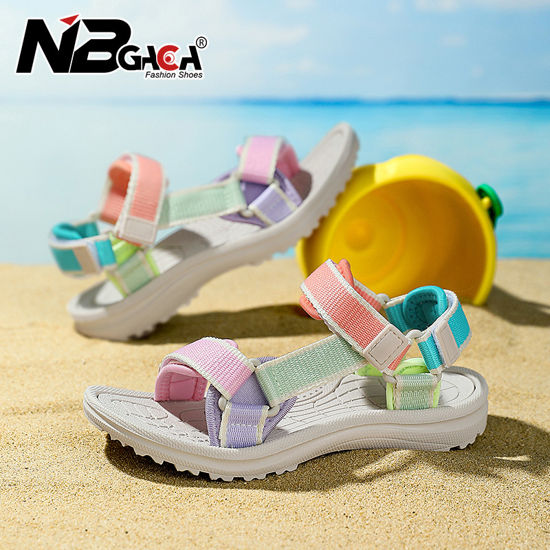 รองเท้าแตะลูกกวาดสาวน่ารัก 2025 ฤดูร้อนเด็กวัยหัดเดินนุ่มลื่นรองเท้าระบายอากาศเด็กสบายสบาย ๆ ชายรองเท้าแตะสําหรับกีฬาน้ําหน