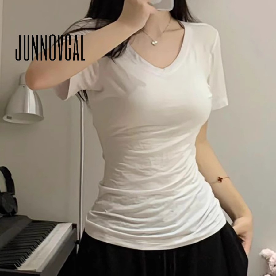 Junnovgal เสื้อยืดแขนสั้น คอวี สีพื้น เข้ากับทุกการแต่งกาย สําหรับผู้หญิง 2024