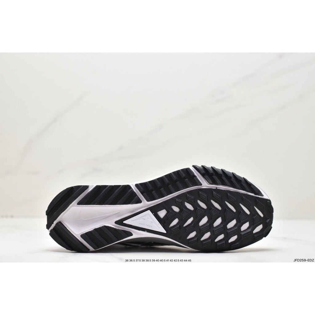 Nike Air React Pecasus Trail 4 GORE-TEXเถ้าสีขาว ป้องกันการลื่นไถลทนต่อการสึกหรอกันน้ำรองเท้ากีฬาลำ
