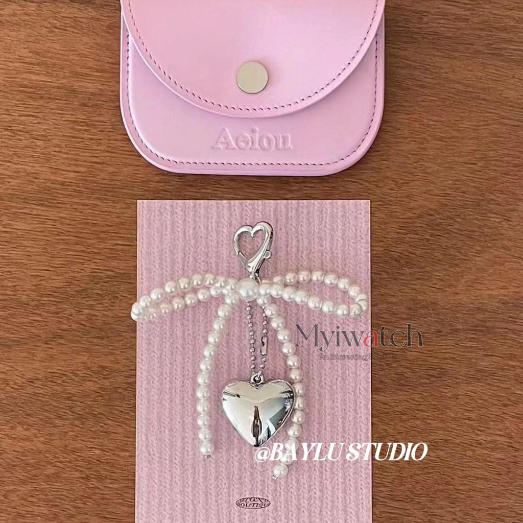 Ins ใหม่ จี้พวงกุญแจ รูปโบว์ ประดับไข่มุก สีเงิน สร้างสรรค์ อุปกรณ์เสริม สําหรับห้อยโทรศัพท์มือถือ กระเป๋า หนังสือ