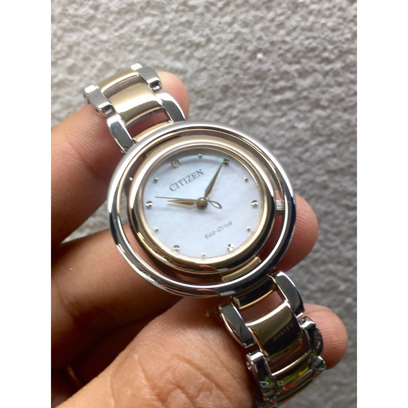 นาฬิกาข้อมือผู้หญิง Citizen Eco-Drive EM0666-89D