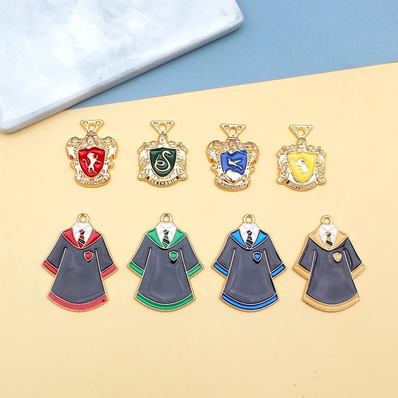 2 ชิ้น/ล็อต Grimoire School of Magic Alloy เคลือบจี้ DIY เครื่องประดับอุปกรณ์เสริม Charms สําหรับผู้หญิง, Key Chain/ต่างหู/สร้อยคอจี้ Handmade DIY เครื่องประดับ 008 - รูปที่ 3