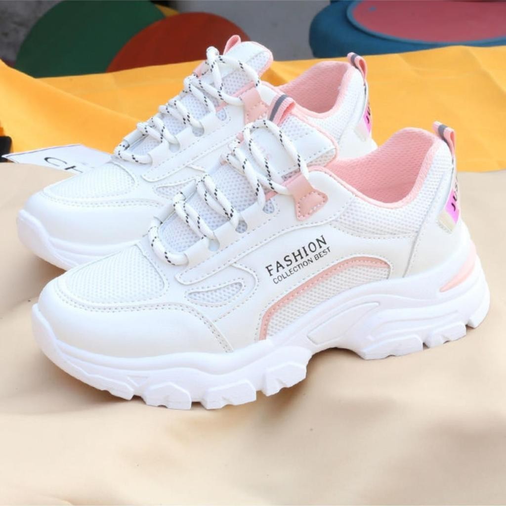 พร้อมส่ง แฟชั่นผู้หญิงรองเท้าเบา ใส่สบาย 2024 ใหม่ รองเท้าผ้าใบ เสริมส้น4.5ซม ไซส์ 35-41 ระบายอากาศได้ ใส่สบาย ใส่สว