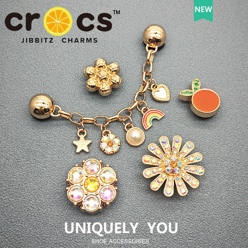 Jibbitz crocs สายโซ่โลหะ รูปกลีบดอกไม้ สีรุ้ง สําหรับตกแต่งรองเท้า