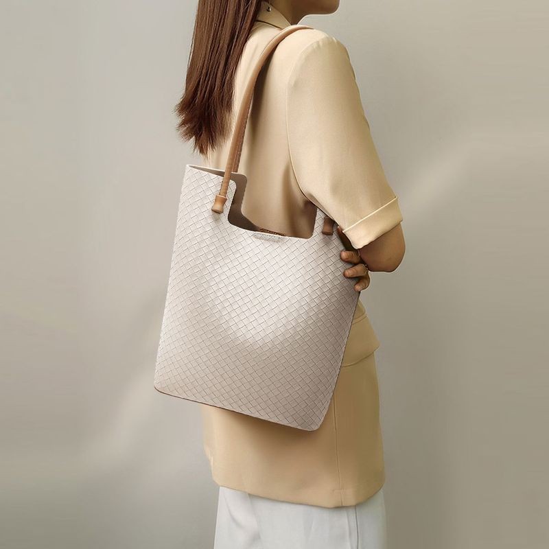 Tote Bag กระเป๋าสะพายความจุขนาดใหญ่กระเป๋าหญิง All-Match Bucket Bag Retro Commuter Bag