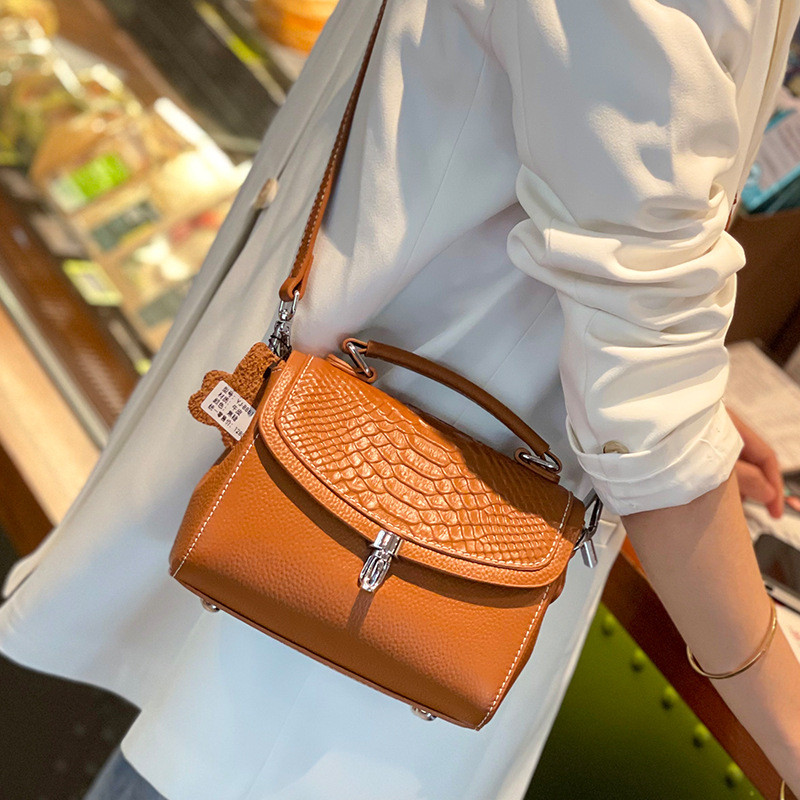 Simple Classy ของแท้หนังสี่เหลี่ยมเล็กกระเป๋าสะพาย Messenger กระเป๋าถือ FJSQ4
