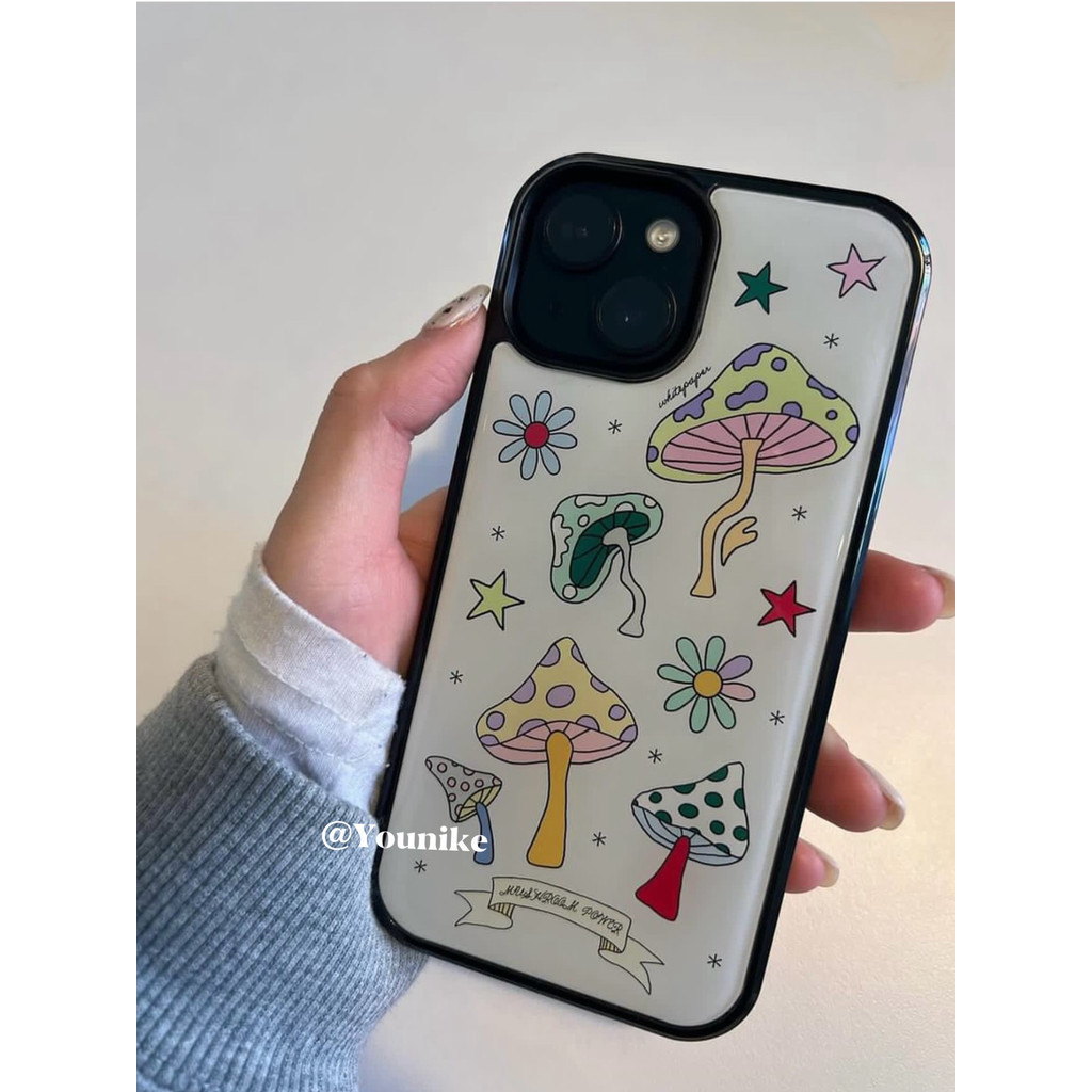 สไตล์เกาหลี ins สไตล์ Graffiti ขี้เล่นน่ารักเห็ดสีสันสาวหวานขอบสีดํา 16pro เหมาะสําหรับ iphone15pro/14promax Apple 13/12/11 เคสโทรศัพท์ 16 เคสป้องกัน AIR/17promax