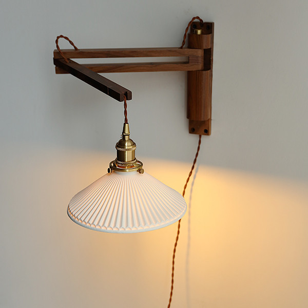 โคมไฟติดผนัง แบบเซรามิค รูปวอลนัท ทองเหลือง สามารถพับได้ ออกแบบเรียบง่าย สําหรับห้องนอน ร้านอาหาร