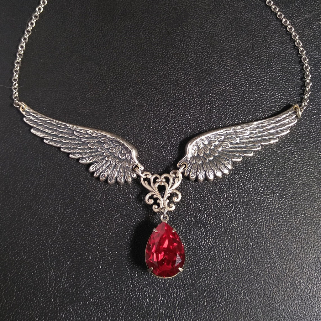 Yabi วัฒนธรรม Fallen Angel Wings ins Dark Punk Gothic Niche Design Wings สร้อยคอจี้อัญมณี