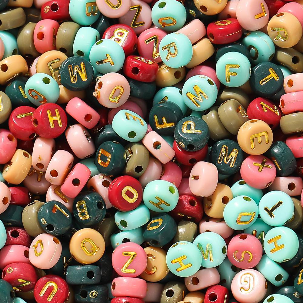 ลูกปัดตัวอักษรอะคริลิค A-Z 100 ชิ้น 7มม. พื้นหลังสีทอง สำหรับ DIY สร้อยคอ สร้อยข้อมือ