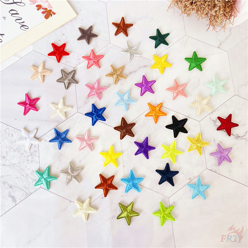 ☸ แผ่นสติกเกอร์ ลายดาว ขนาดเล็ก มีกาวในตัว สีสันสดใส สําหรับติดตกแต่ง ☸ แผ่นแพทช์ รีดติดเสื้อผ้า กระเป๋า DIY (2.7 ซม.*2.7 ซม.) 1 ชิ้น