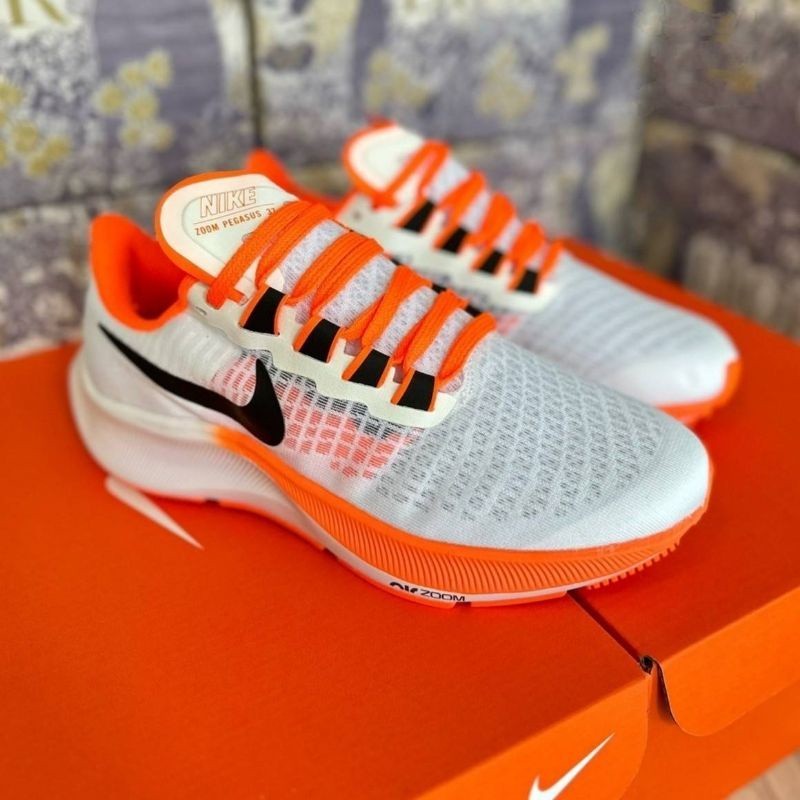 ♞,♘ Nike Air Zoom Pegasus 37 White Orange Unisex ชาย หญิง [ ของแท้ พร้อมส่งฟรี ] รองเท้า สำหรับขาย
