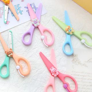 S06 ใหม่ กรรไกรตัดกระดาษขนาดเล็ก,กรรไกรสำหรับเด็กลายการ์ตูน ปลอดภัย อุปกรณ์ที่ตัดDIY พร้อมส่ง