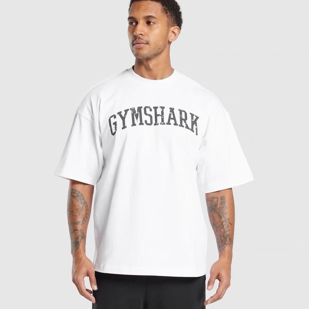 Gymshark กีฬาฟิตเนสตัวอักษรเสื้อยืดแขนสั้นหลวม COLLEGIATE เสื้อยืดผู้ชายและผู้หญิง