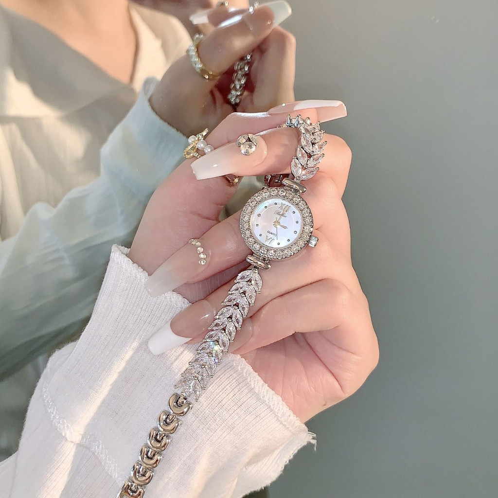 Tiktok การค้าต่างประเทศ ใหม่ นาฬิกานางเงือก หรูหรา แฟชั่น เพชร ชุดนาฬิกาผู้หญิง อารมณ์เรียบง่าย สร้อยข้อมือขนาดเล็ก