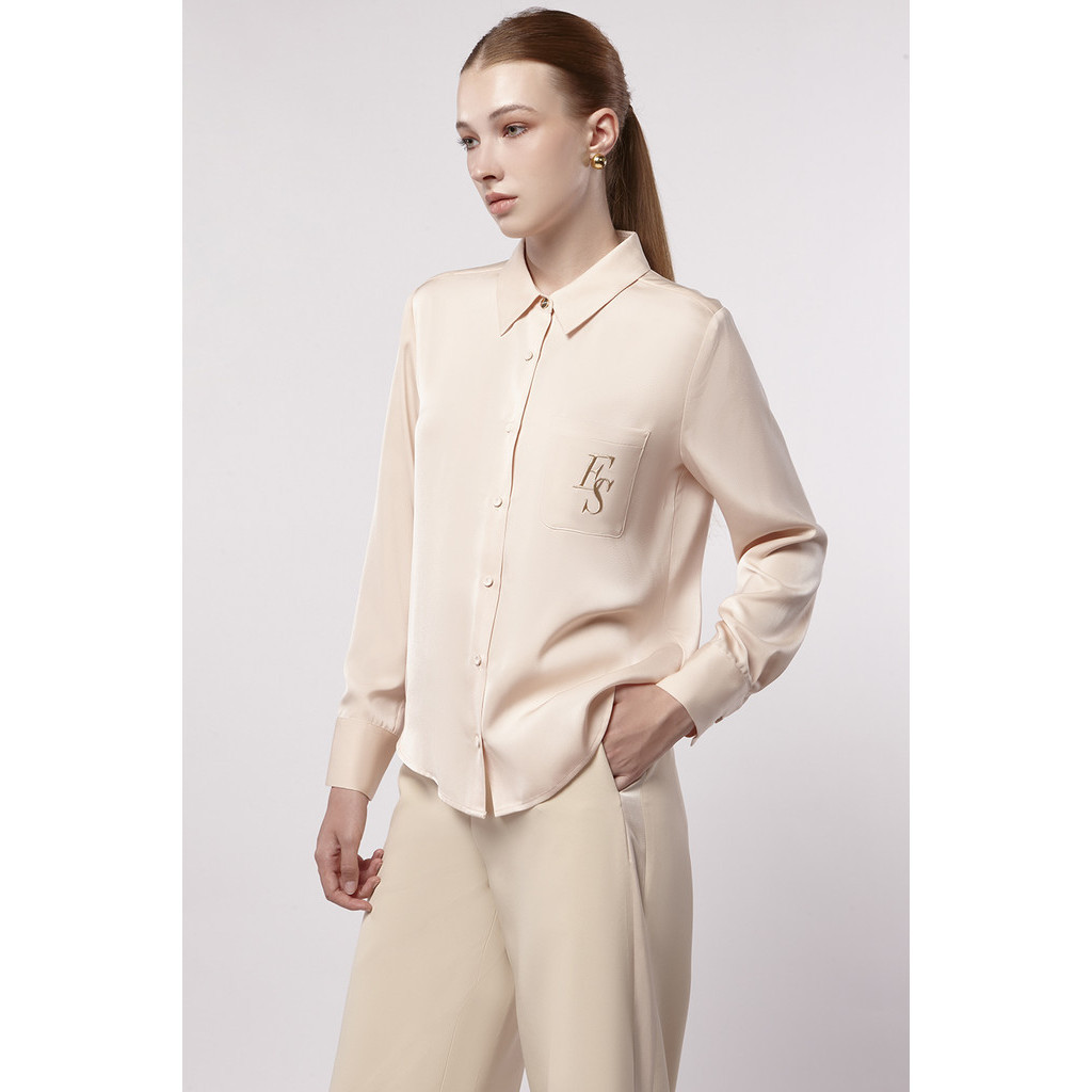 ESPADA เสื้อเชิ้ตแขนยาวผ้าซาติน ผู้หญิง สีเบจ | Long Sleeve Satin Shirt | 04814