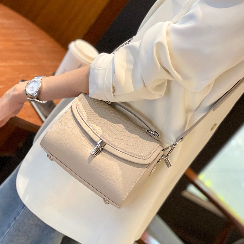 Simple Classy ของแท้หนังสี่เหลี่ยมเล็กกระเป๋าสะพาย Messenger กระเป๋าถือ FJSQ4