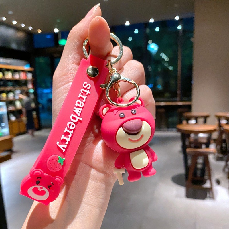 สตรอเบอร์รี่หมีอีพ็อกซี่พวงกุญแจของขวัญวันเกิดรถขวดน้ําจี้โซ่การ์ตูนตุ๊กตากระเป๋าอุปกรณ์เสริม