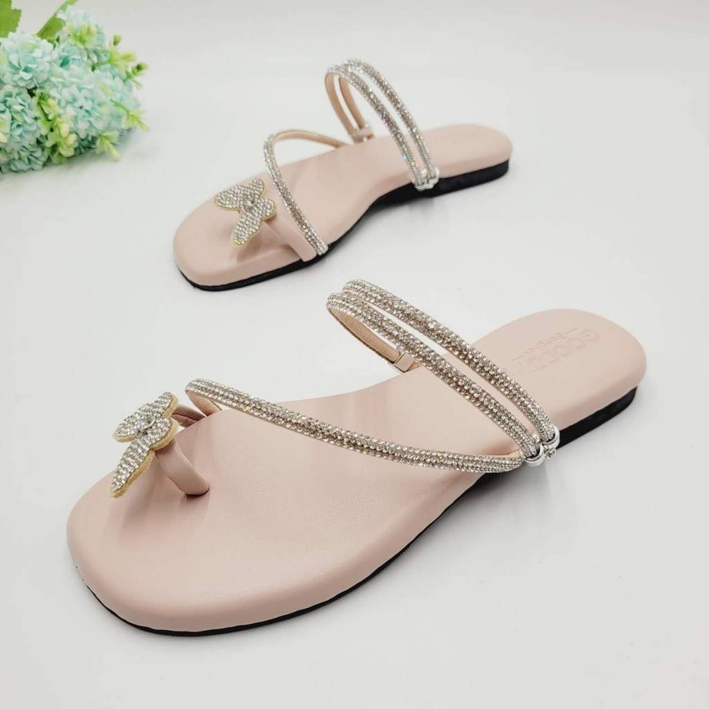 รองเท้าแตะแบบสวมโป้ง แต่งผีเสื้อเพชร ใส่ได้ทั้งแบบสวมและรัดส้น รุ่น SK3214 (แนะนำเพิ่ม 1 ไซส์)