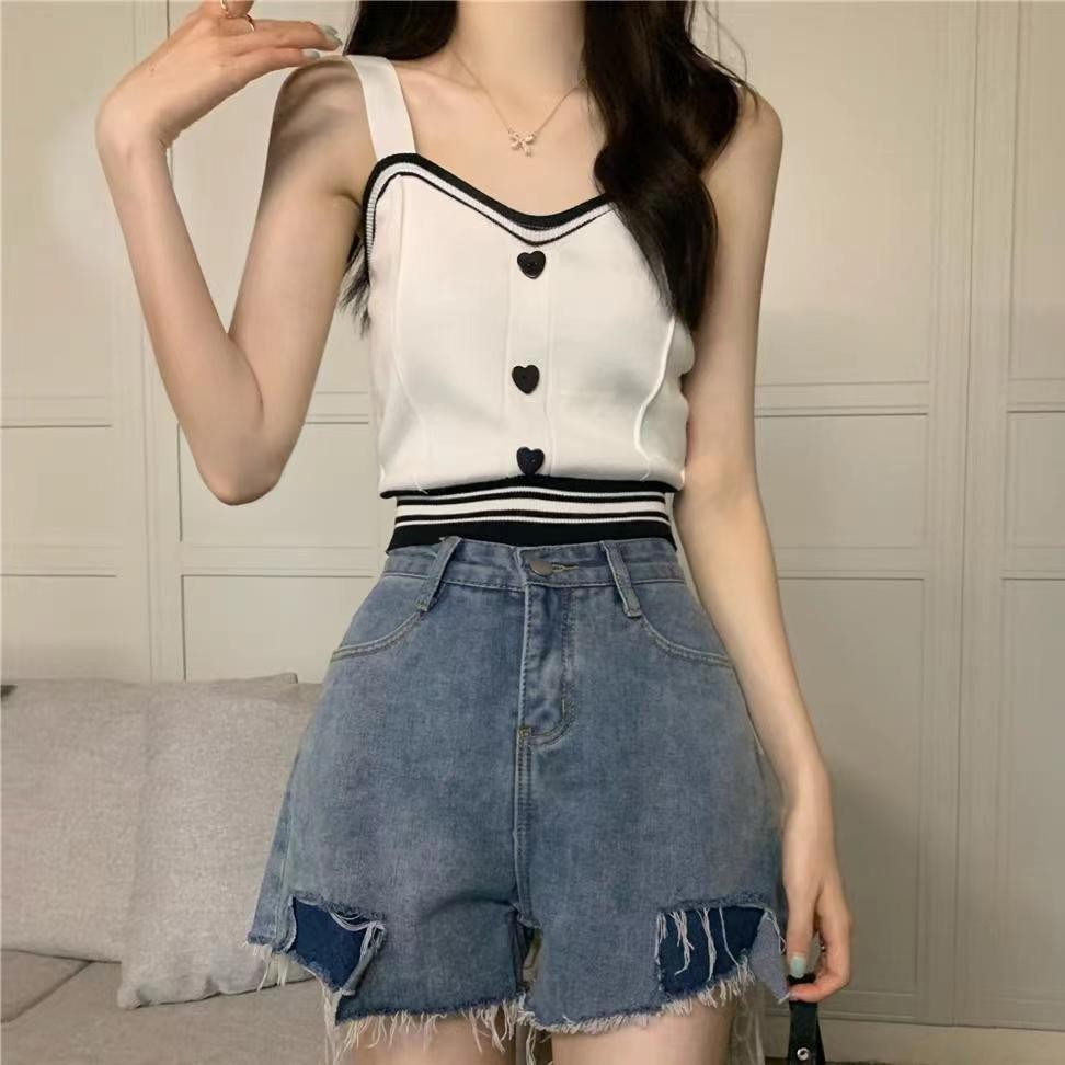 เสื้อกล้ามครอปผ้าไหมพรมคอวี แต่งกระดุม น่ารักใส่สบาย มี10สี พร้อมส่ง #E-5539-3
