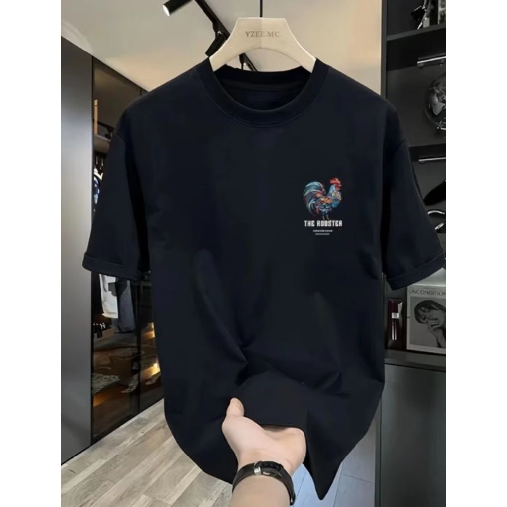 เสื้อยืดแขนสั้นสไตล์ใหม่ผู้ชายฤดูร้อนเวอร์ชั่นเกาหลีอินเทรนด์เรียบง่ายครึ่งแขนด้านบนสไตล์ฮ่องกงหลวมลําลองสตรีทสวมเสื้อยืด