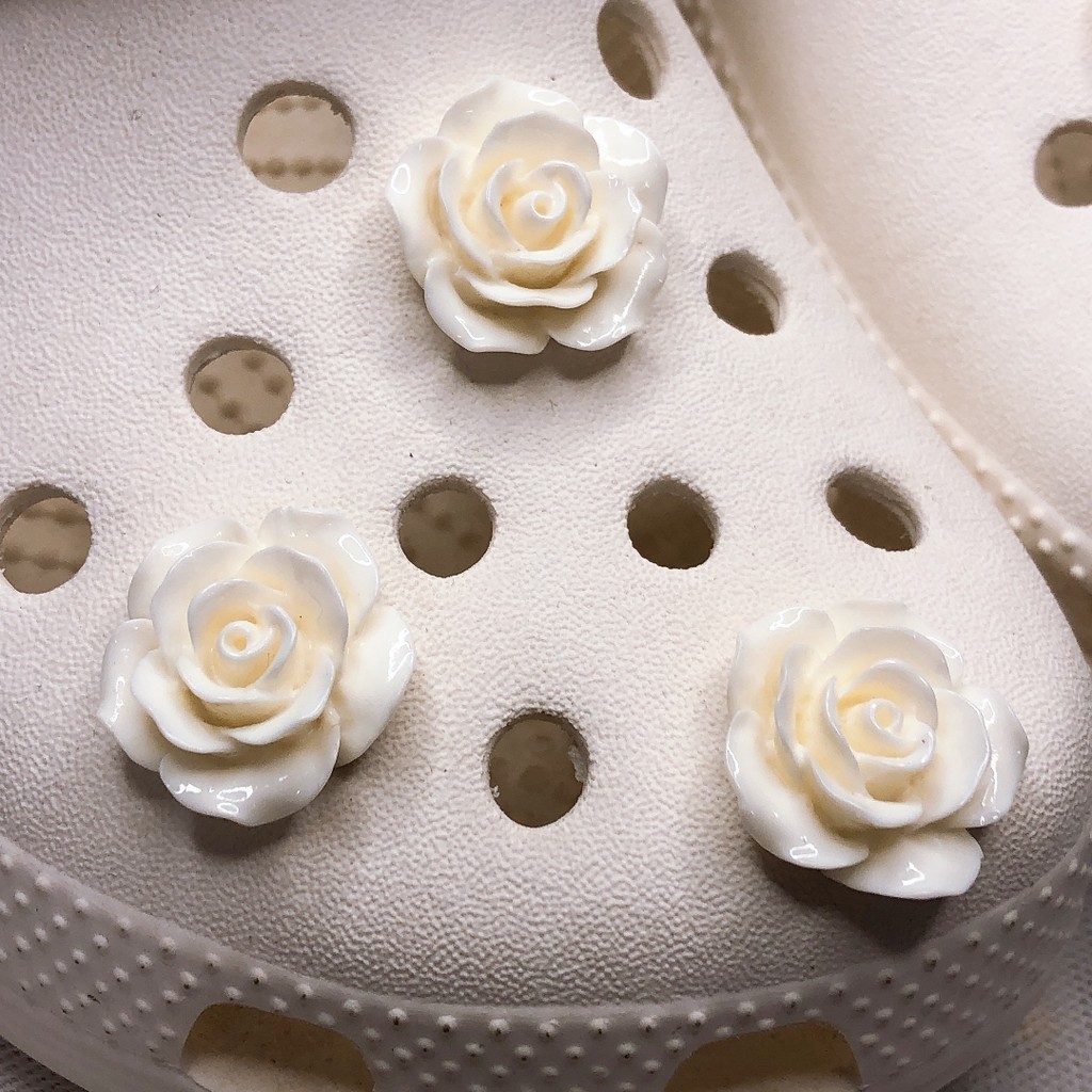2/4/6/10 ชิ้น【สีเบจโรส】ชุดอุปกรณ์เสริม jibitz croc Clog jibitz หัวเข็มขัดรองเท้า