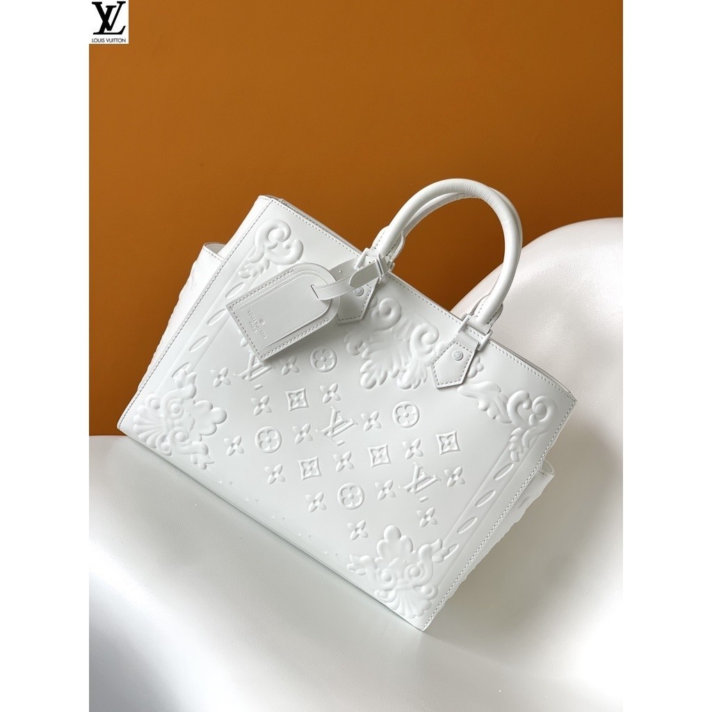 หลุยส์วิตตอง Louis Vuitton lv กระเป๋าถือ m44964 สีดำ m21841 สีขาว กระเป๋าใบนี้มาจาก oroments series กระเป๋าเป้สะพายหลัง