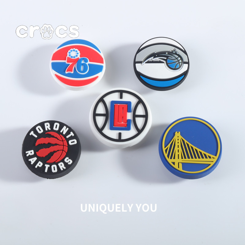 Crocs Jibbitz รองเท้ากีฬา หัวเข็มขัด รองเท้าบาสเก็ตบอล NBA ลายดอกไม้