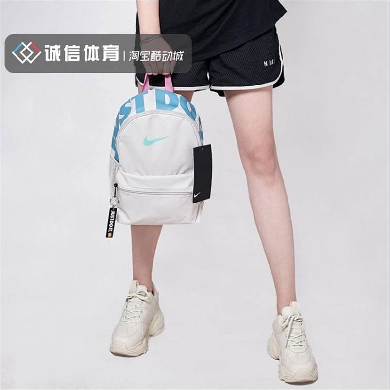 Nike/Nike กระเป๋านักเรียนเด็กชายและเด็กหญิงพิมพ์ลายกระเป๋านักเรียนกระเป๋าเป้สะพายหลังขนาดเล็ก DR609