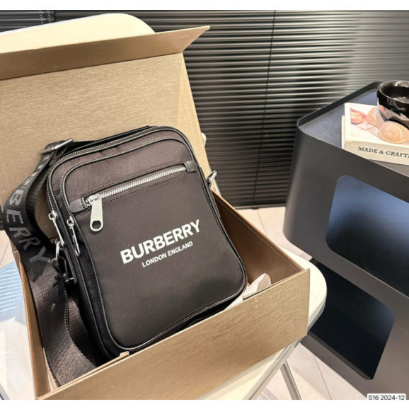 [กล่องของขวัญ] กระเป๋าผู้ชายบูติก Burberry กระเป๋ากล้องไนลอนคุณภาพสูงกระเป๋าหน้าอกผู้ชายและผู้หญิงกลางแจ้งและกระเป๋าคาดเอว