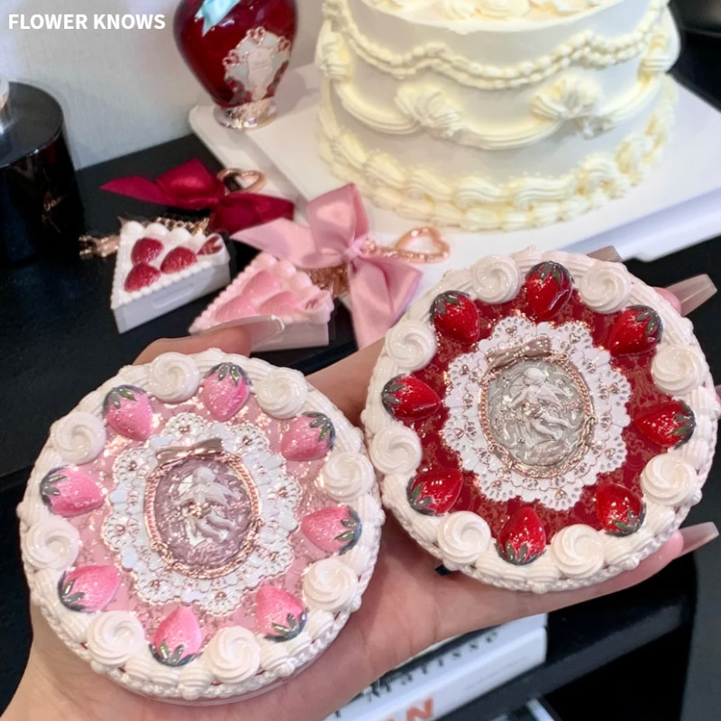 FLOWER KNOWS  แป้ง ชุดสตรอเบอร์รี่ "กามเทพ" ควบคุมความมันและเซ็ตเมคอัพ