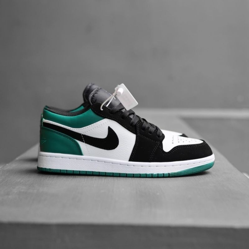 Sepatu Nike Air Jordan 1 Low Mystic Green  ลำลอง