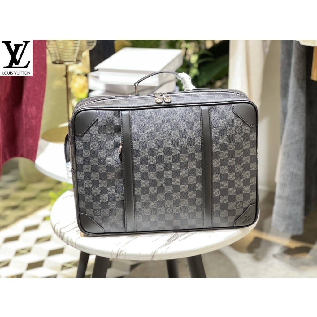 หลุยส์วิตตอง Louis Vuitton กระเป๋าสะพาย lv รุ่น unlocked seventeen [briefcase backpack] n50051 มีพื้นที่เพียงพอสำหรับ mo