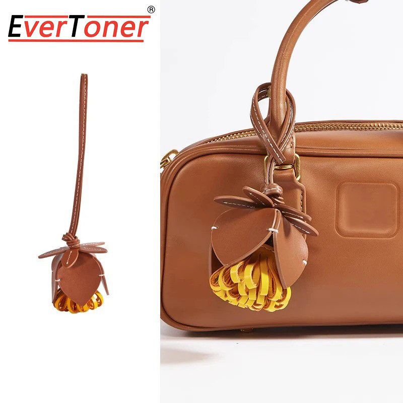 Evertoner Cowhide กระเป๋าหนัง Charm ดอกไม้จี้แฟชั่นคุณภาพสูงดอกไม้จี้รถตกแต่งกระเป๋าอุปกรณ์เสริม