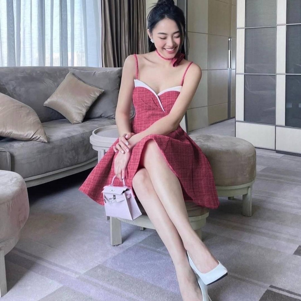 FashionHit•เดรสสั้นสายเดี่ยวผ้าทวิสแต่งดอกไม้•[พร้อมส่ง]ทรงสวย ดูแพง