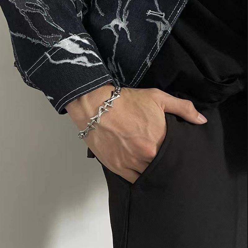 AA70 สร้อยข้อมือตัวอักษร Z