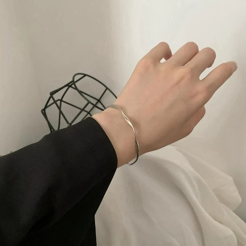 สร้อยข้อมือ สายรัดข้อมือ ทรงกลม ดีไซน์เรียบง่าย ของขวัญแฟนสาว 1 ชิ้น