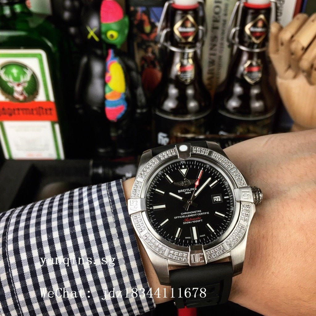 Breitling Avenger นาฬิกาข้อมืออัตโนมัติ ประดับเพชร