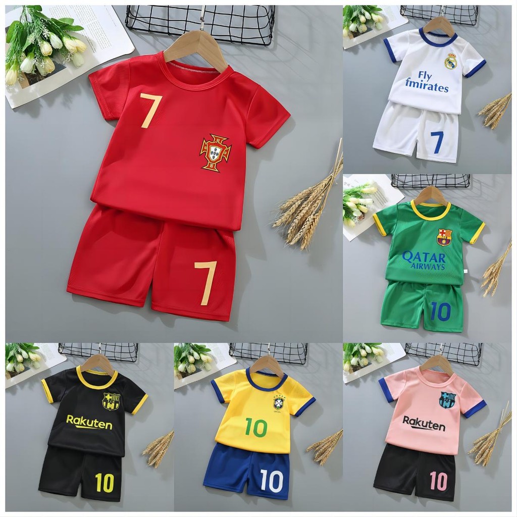 ชุดกีฬาฤดูร้อนระบายอากาศสำหรับเด็กผู้หญิงอายุ 1-10 ปี เสื้อยืดแขนสั้นสำหรับเด็กผู้ชาย ชุดฟุตบอลน้ำหนักเบา สไตล์เด็ก