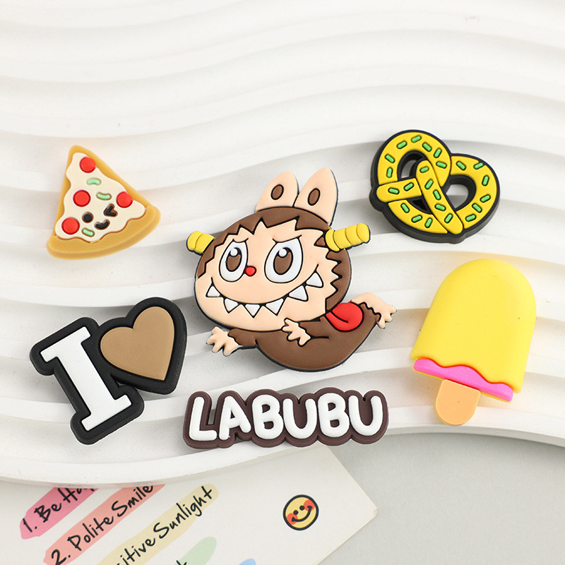 การ์ตูน Labubu ออกแบบ Jibitz Charm พิซซ่า designcs Charm Letter Jibbits ไอศกรีม Jbitz สําหรับออกแบบส