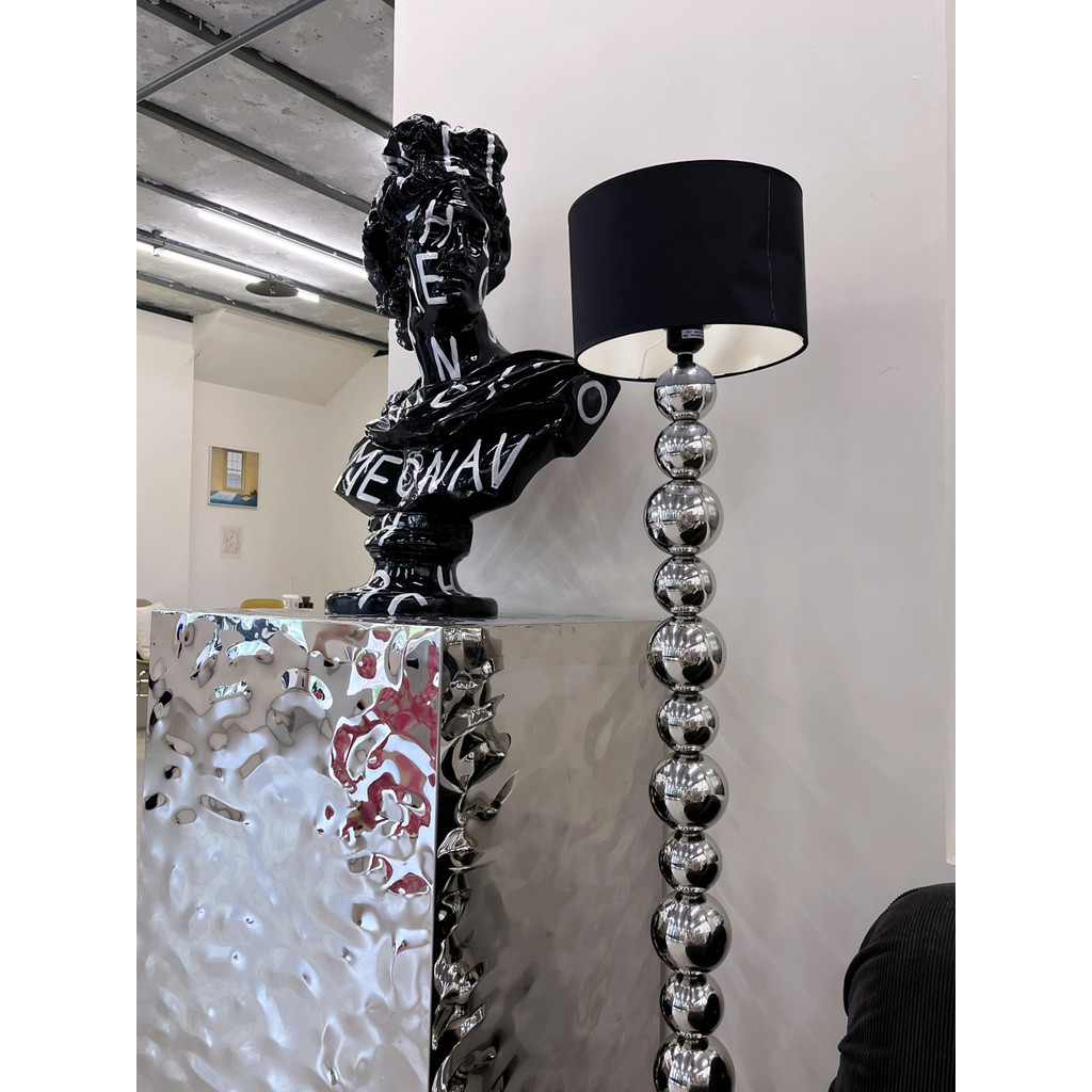 ไฟใต้ดินสไตล์ยุโรปตะวันออกความรู้สึกระดับสูงในห้องนั่งเล่นโคมไฟหัวเตียงในห้องนอนไฟข้างโซฟาแสงสว่าง และความหรูหราโคมไฟตัะ