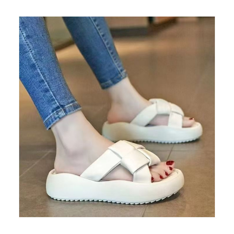 Cadia2024 ฤดูร้อนสไตล์ใหม่ Influencer Retro ทอรองเท้าแตะหญิง ins ขายร้อนรองเท้าแตะหนา Casual Flip-Flops สวมใส่ด้านนอก