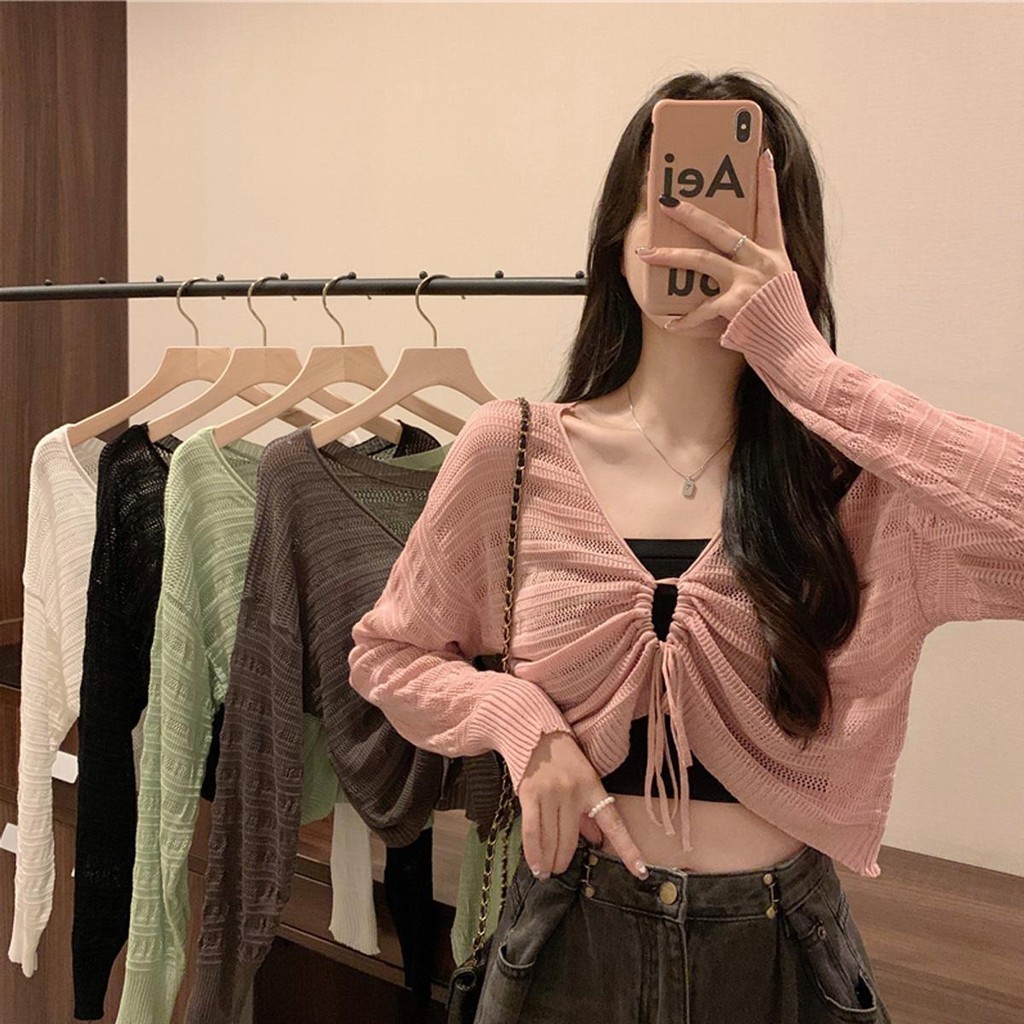 Lune_graceเสื้อครอปไหมพรมบาง แขนยาวคอวี ดีเทลสายรูดตรงหน้าอกสวยมาก ทรงสวยแมชต์ง่าย รุ่น4911