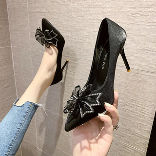 🎀สินค้าสำเร็จรูป🎀รองเท้าส้นสูงแฟชั่นสตรี รองเท้าส้นสูงหัวแหลม ประดับโบว์ สวมใส่สบาย