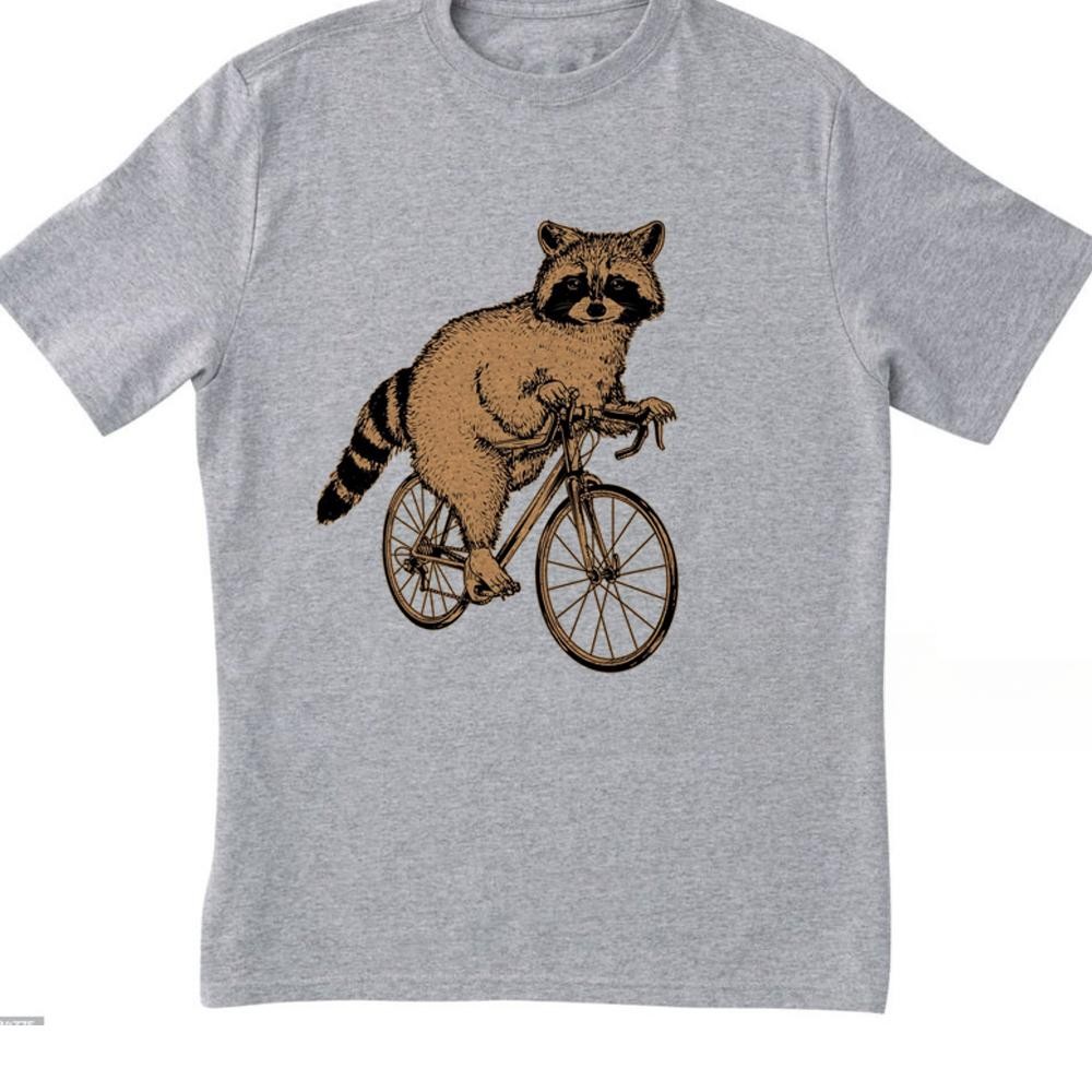 Raccoon On Bicycle Tee ผู้ชายการ์ตูน Tee นักออกแบบชาย y2k เสื้อผ้า