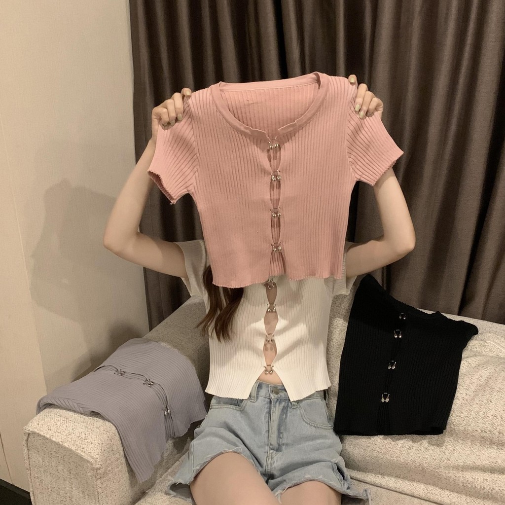 Lune_graceใหม่ 2024 เสื้อครอปไหมพรมแขนสั้น ดีเทลเว้าหน้าอก เซ็กซี่ ผ้านิ่มใส่สบาย รุ่น60349