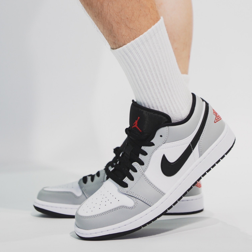 ♞,♘【พร้อมส่ง ของแท้ 100%】Nike Air Jordan 1 Low Light Smoke Grey AJ1 รองเท้า train