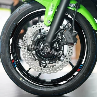 KAWASAKI สําหรับkawasaki Ninja 300 400 500 600 z 650 rs z 400 klx 300sm 230sm Er6n zx-4R zx-6rรถจักรยานยนต์ล้อสะท้อนแสง17 "R Stripeเทปรูปลอกอุปกรณ์เสริมกันน้ํา
