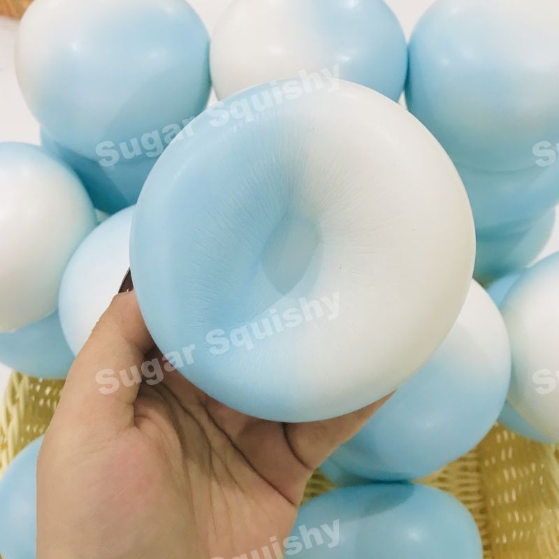 ของเล่นบีบสกุชชี่ รูป Daifuku สีฟ้า และสีขาว